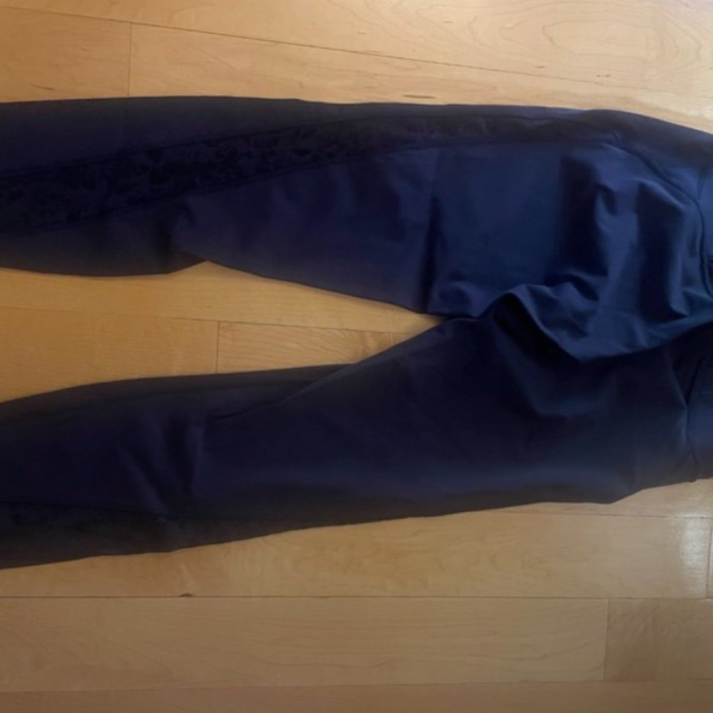 Lululemon leggings with floral lace size 8 - blue